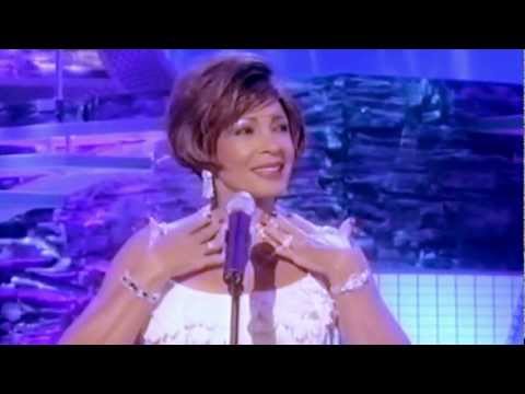 Shirley Bassey - Diamonds Are Forever / GOLDFINGER (2002 Live)