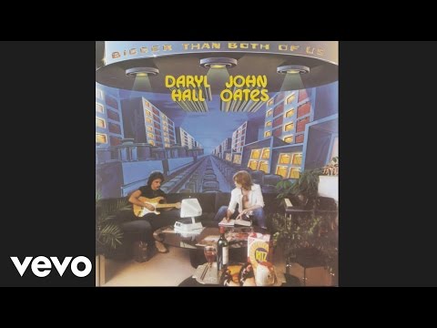Daryl Hall &amp; John Oates - Rich Girl (Official Audio)