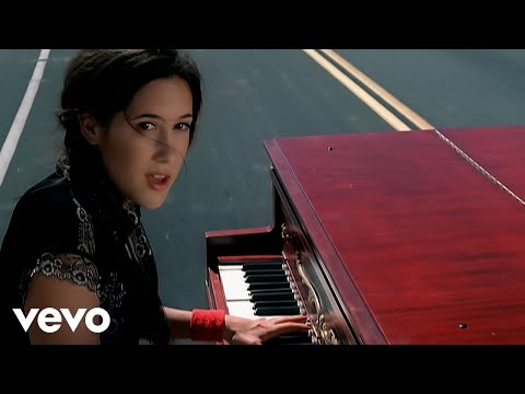 Vanessa Carlton - A Thousand Miles (Official Music Video)