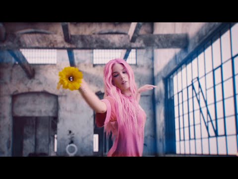 Marshmello &amp; Halsey - Be Kind (Official Music Video)