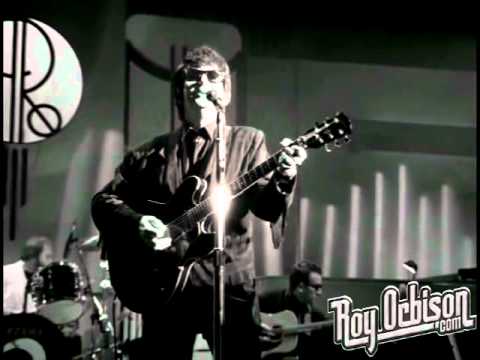 Roy Orbison - &quot;Blue Bayou&quot; from Black and White Night