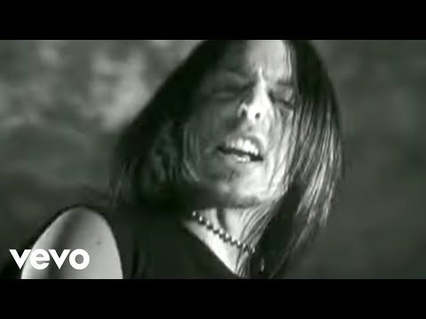 Bullet For My Valentine - Suffocating Under Words Of Sorrow (What Can I Do) (Official Video)