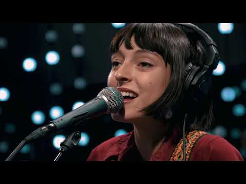Stella Donnelly - Watching Telly (Live on KEXP)